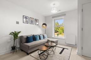 Modern 2-Bed House 10-min to Leeds City Centre